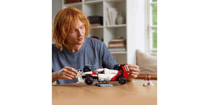 LEGO Icons 10330 McLaren MP4 4 Ayrton Senna