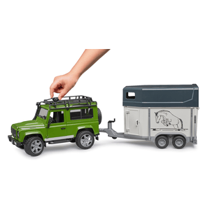 bruder® 02592 - Land Rover Defender Station Wagon mit Pferdeanhänger und Pferd
